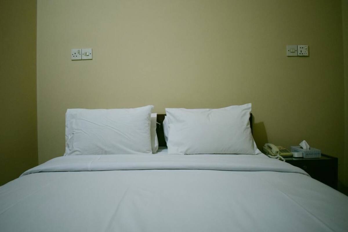 Soundproofing, free WiFi, bed sheets