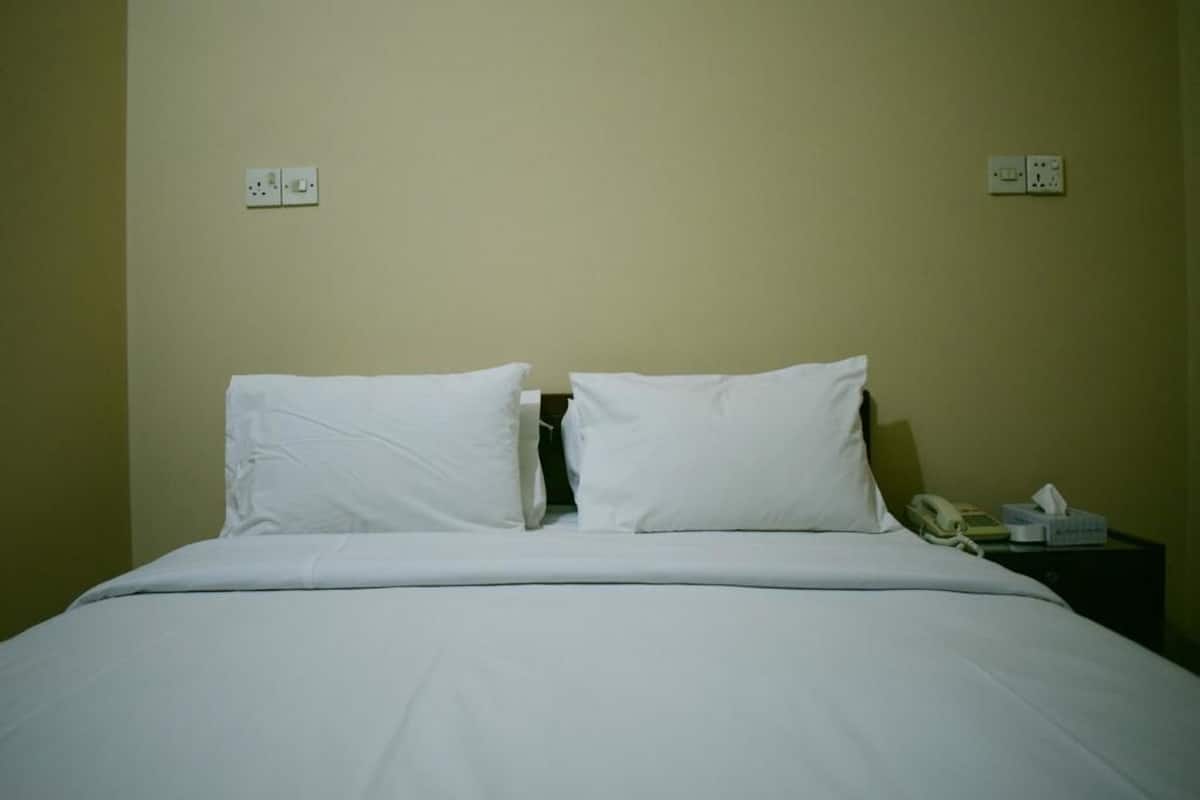 Soundproofing, free WiFi, bed sheets