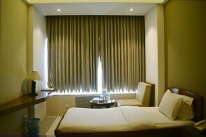 豪華雙人房, 1 張標準雙人床, 非吸煙房 | 隔音、免費無線上網、床單