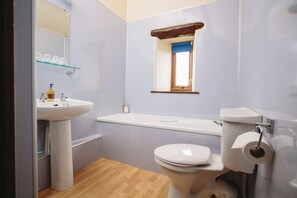 Cottage, Multiple Beds | Bathroom