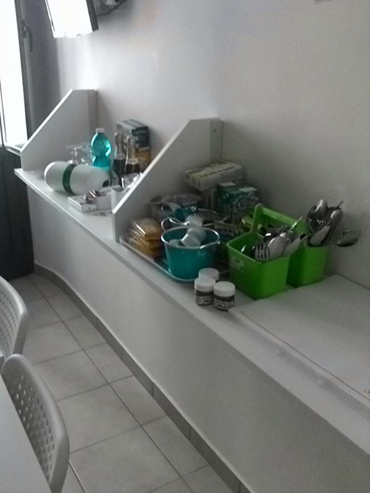 Kühlschrank, Herdplatte, Espressomaschine