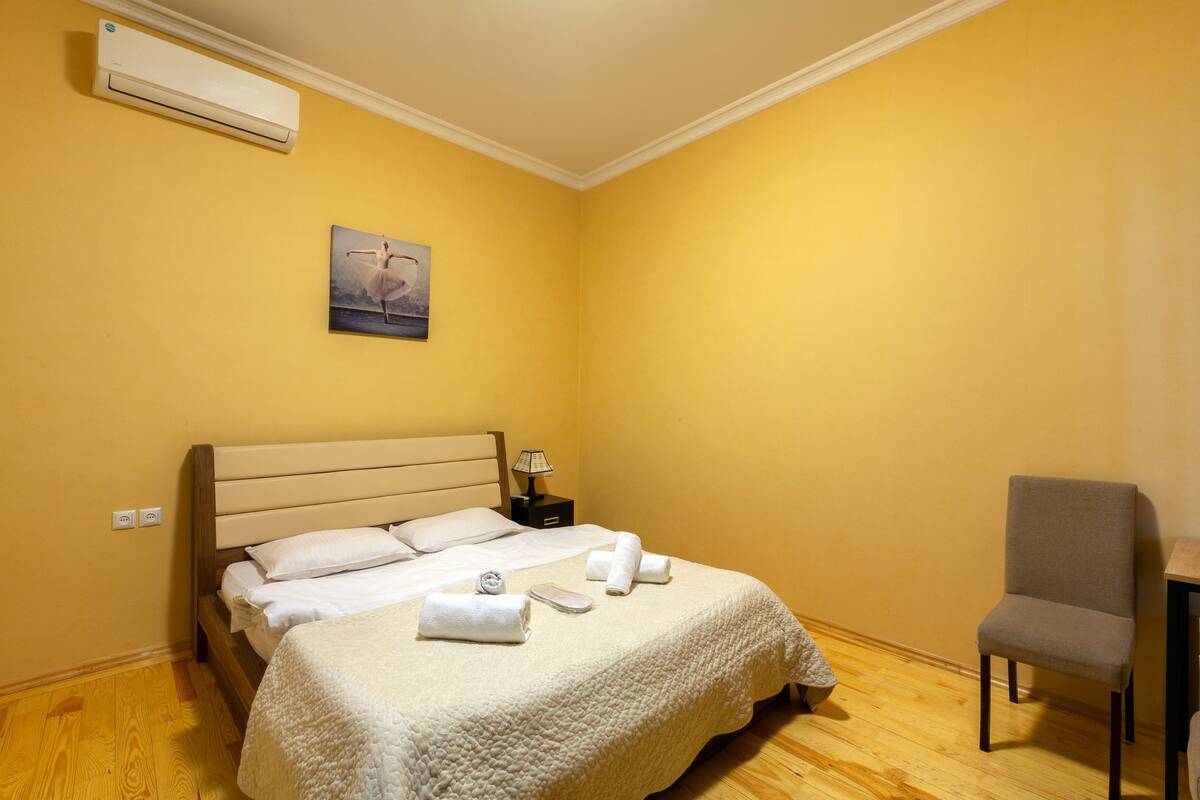 Iron/ironing board, free WiFi, bed sheets