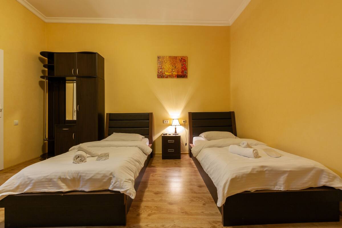 Iron/ironing board, free WiFi, bed sheets