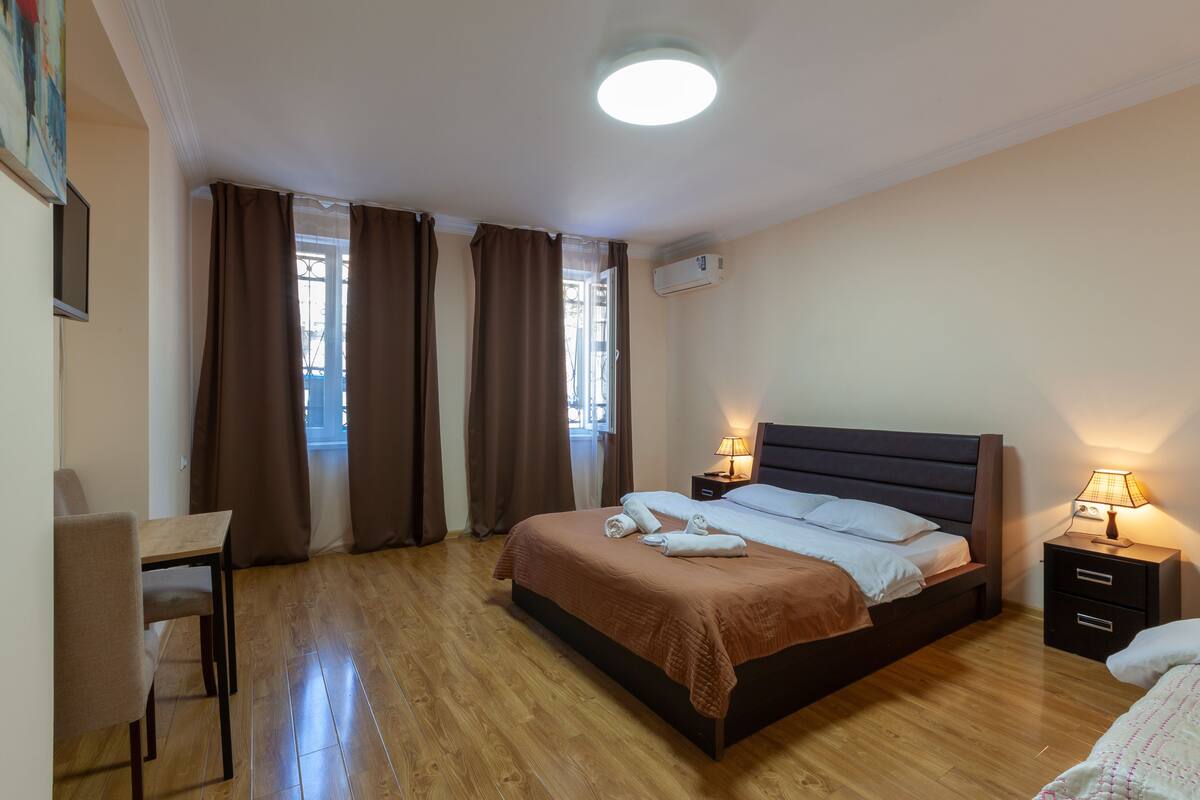 Iron/ironing board, free WiFi, bed sheets