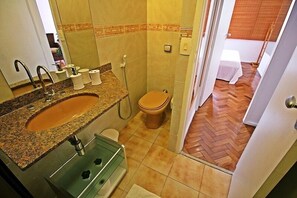 Apartment, Multiple Beds, Non Smoking | Bathroom | Shower, free toiletries, hair dryer, towels - Rio Spot Homes D035 (Rio de Janeiro)