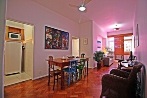 Apartment, Mehrere Betten, Nichtraucher | Wohnzimmer | Flachbildfernseher