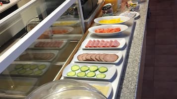 Desayuno continental gratuito y diario