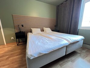 Double or Twin Room (Private Bathroom)