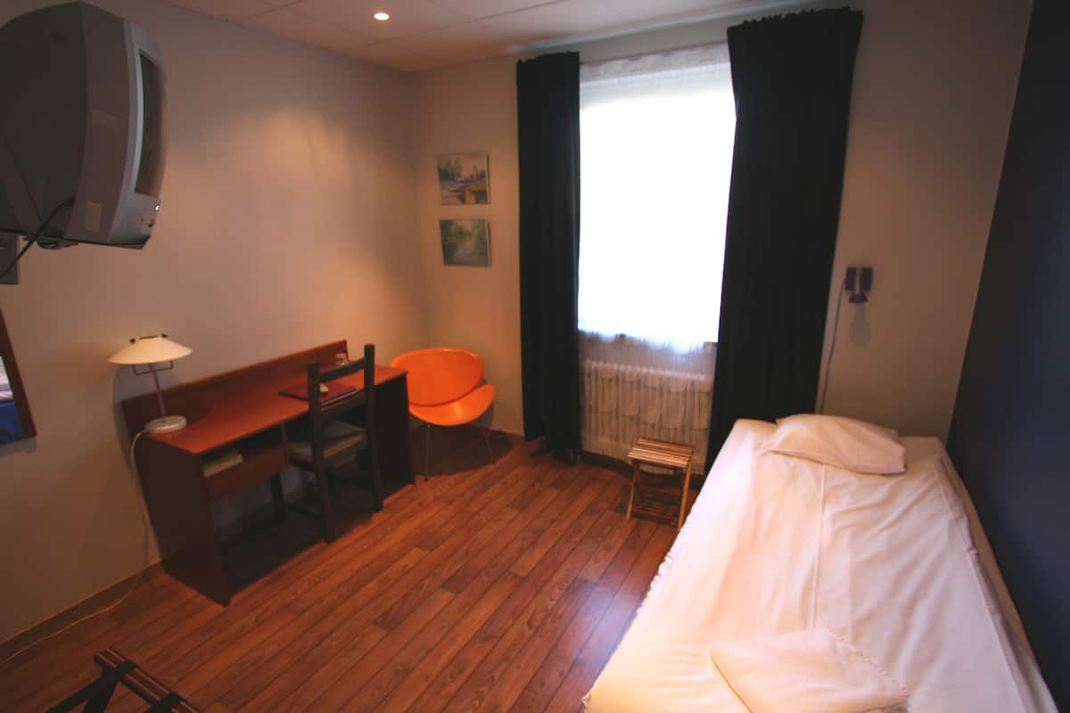 Single Room, Courtyard View (Shared Bathroom) | Desk, laptop workspace, blackout drapes, iron/ironing board