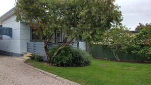Property grounds - Blue Haven - Pet friendly Cottage  (Iluka)