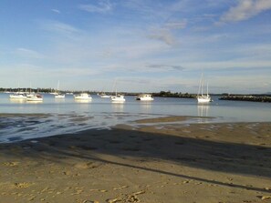 Beach nearby - Blue Haven - Pet friendly Cottage  (Iluka)