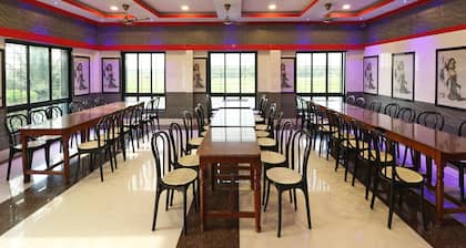 OYO 19686 Hotel Prantika