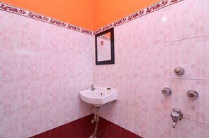 Double or Twin Room | Bathroom | Free toiletries, towels