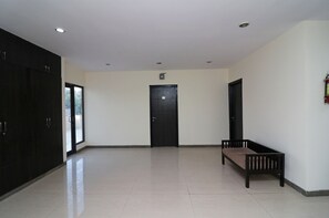Lobby sitting area - OYO 24624 Kaycee Residency (Gurugram)