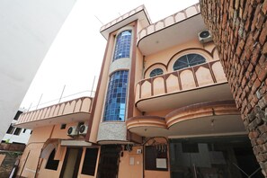 Front of property - OYO 17171 Sandhya Guest House (Varanasi)