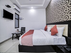Deluxe Double or Twin Room, 1 King Bed | Free WiFi - OYO 13637 Crown Residency (Faridabad)