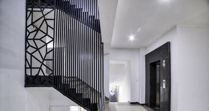 OYO 13637 Crown Residency