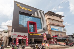 Front of property - OYO 19909 Sri Guru Inn (Coimbatore)