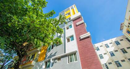 OYO 10522 Varcity Emerald