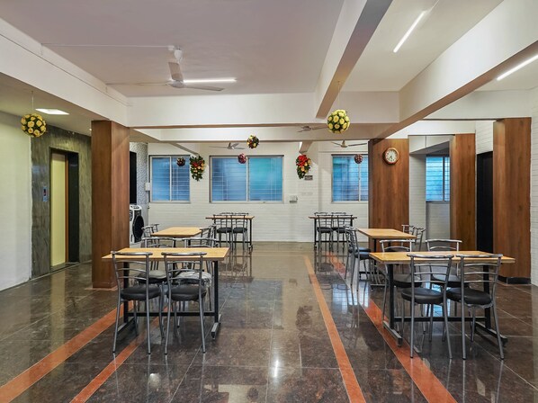 Restaurant - OYO 19530 SilverKey Vishrantwadi (Pune)