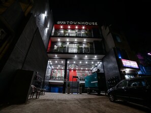 Exterior - OYO Townhouse 067 Chattarpur (New Delhi)