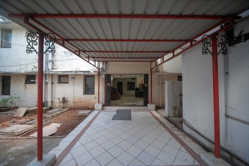 OYO 24454 Flagship OMR Hindustan Univ