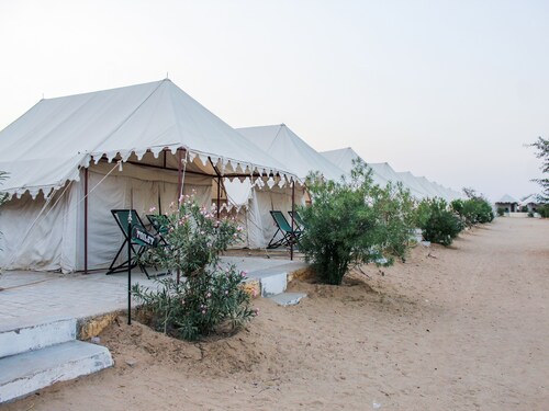 OYO 26228 Royal Camps