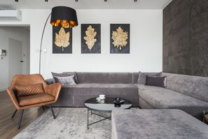 Exclusive Apartment (Kaszmir) | Living room | Flat-screen TV, DVD player, iPod dock - Apartamenty InPoint Relax&SPA (Kraków)