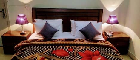 Deluxe-rum - 1 kingsize-säng - tillgänglighetsanpassat - utsikt mot trädgården | Luftkonditionering