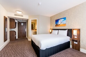Double or Twin Room, Accessible | Desk, blackout drapes, soundproofing, iron/ironing board