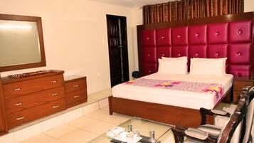 Premium bedding, down comforters, Tempur-Pedic beds, minibar