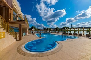 Indoor pool, seasonal outdoor pool, pool loungers - Wyndham Istanbul Old City (Istanbul)