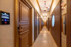 Duplex Suite with Jacuzzi | Vestibule
