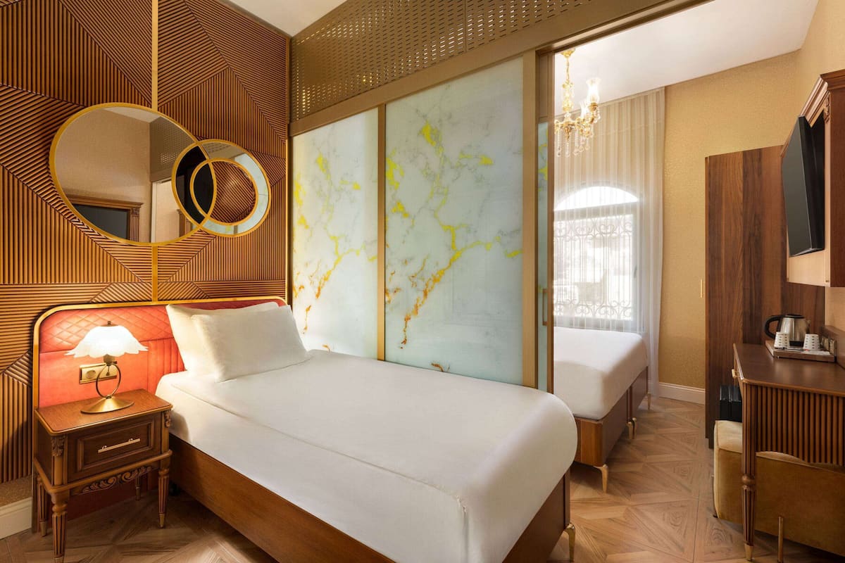 1 bedroom, premium bedding, in-room safe, desk