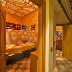 Sauna, hot tub, steam room, Turkish bath/hammam, body treatments