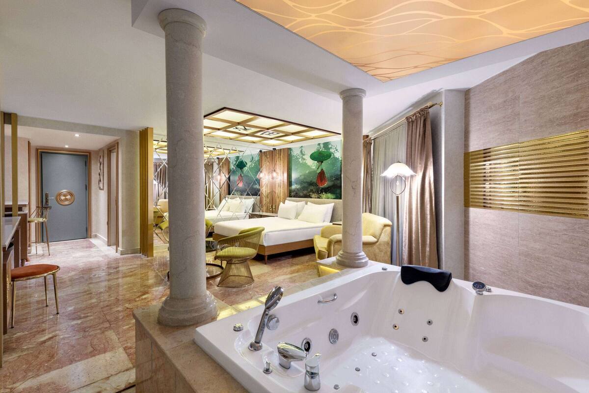 Premium Turkish Bath Suite | 1 間睡房、高級寢具、房內夾萬、書桌