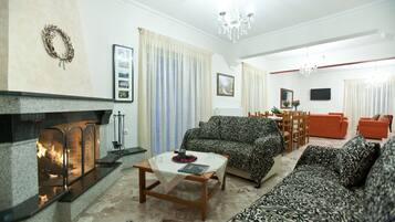 TV, fireplace, DVD player
