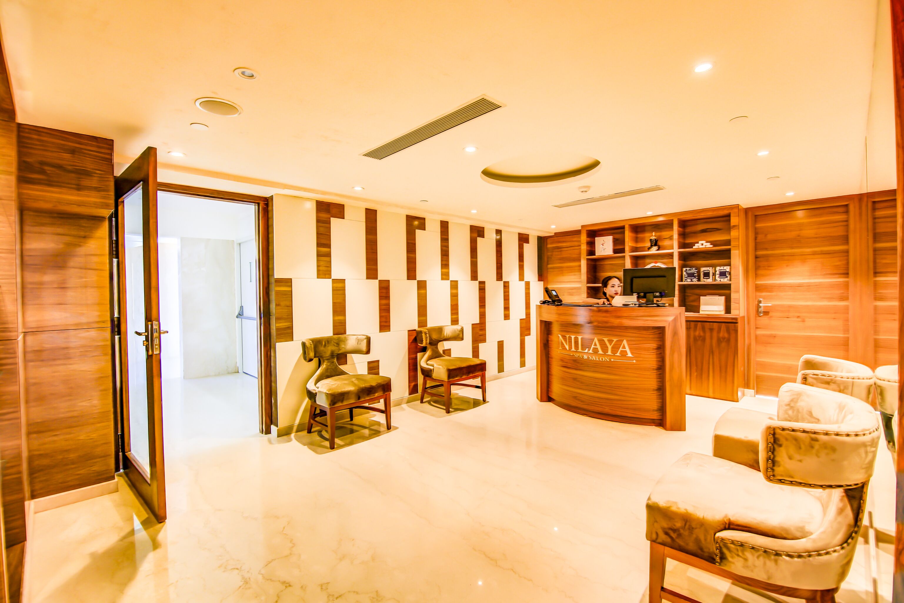 couples treatment room(s), hot tub, steam room, body treatments