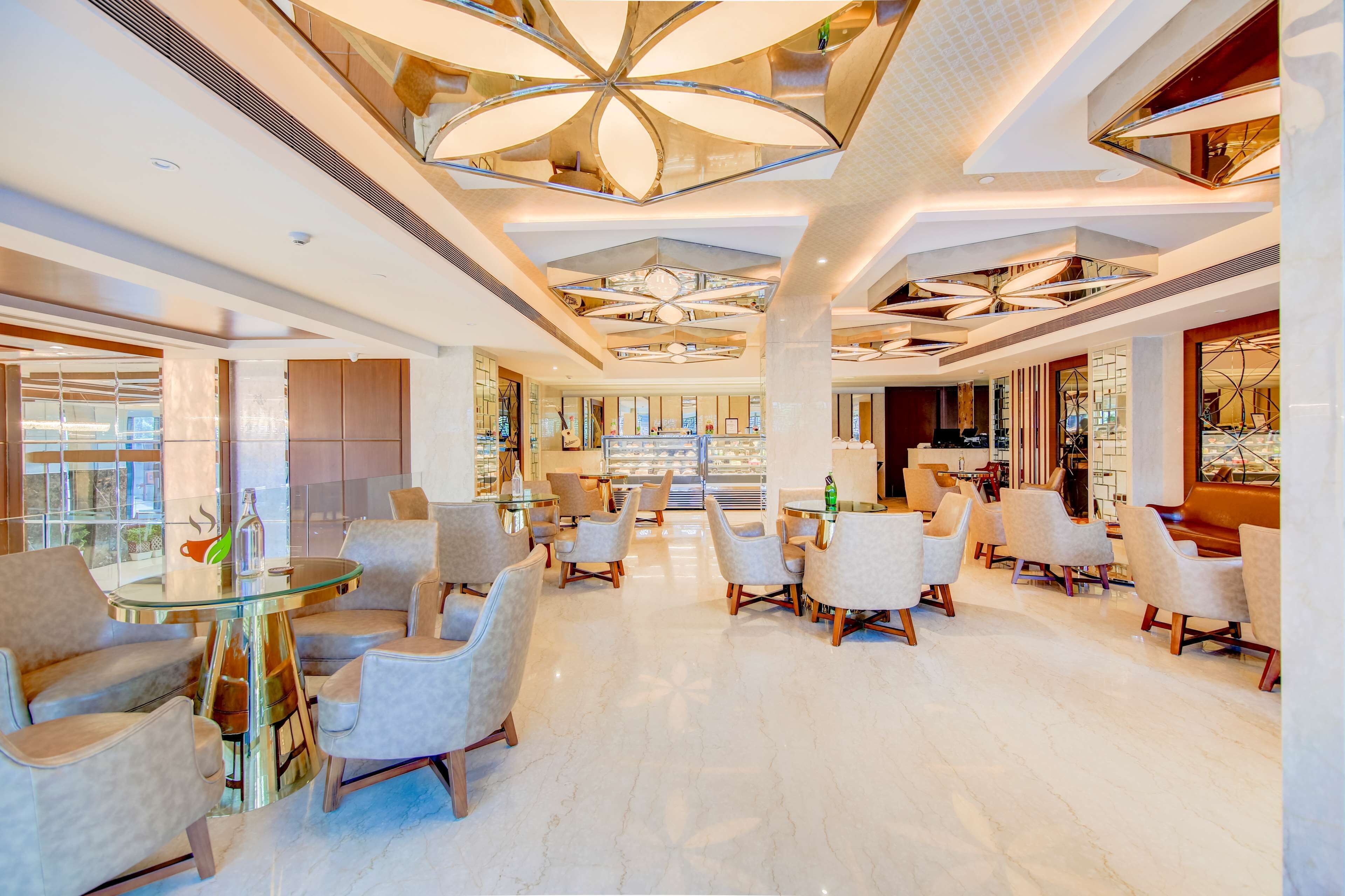 2 restaurants, breakfast, lunch, dinner served; international cuisine