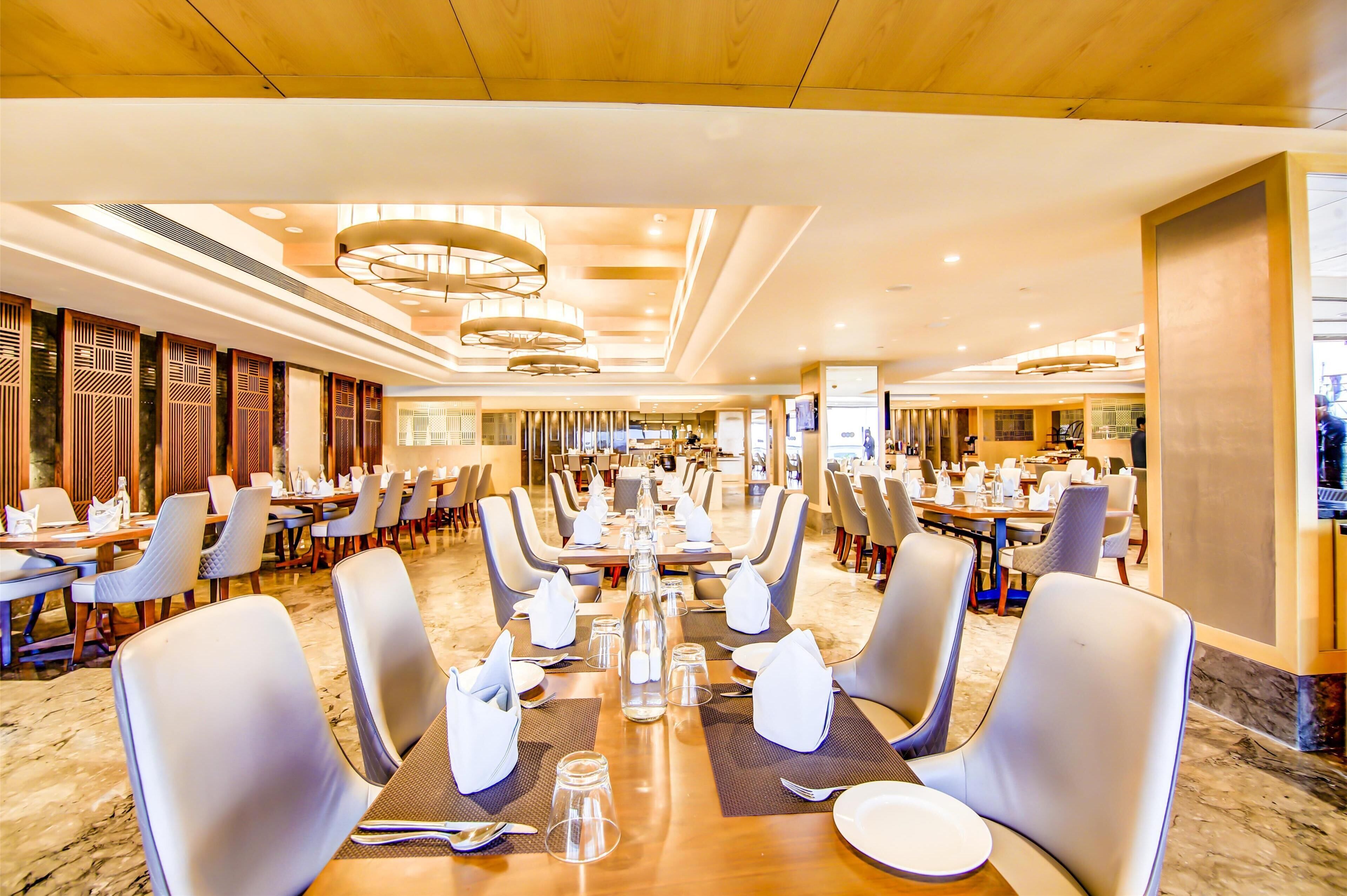 Dagelijks ontbijtbuffet (INR 767 per persoon)