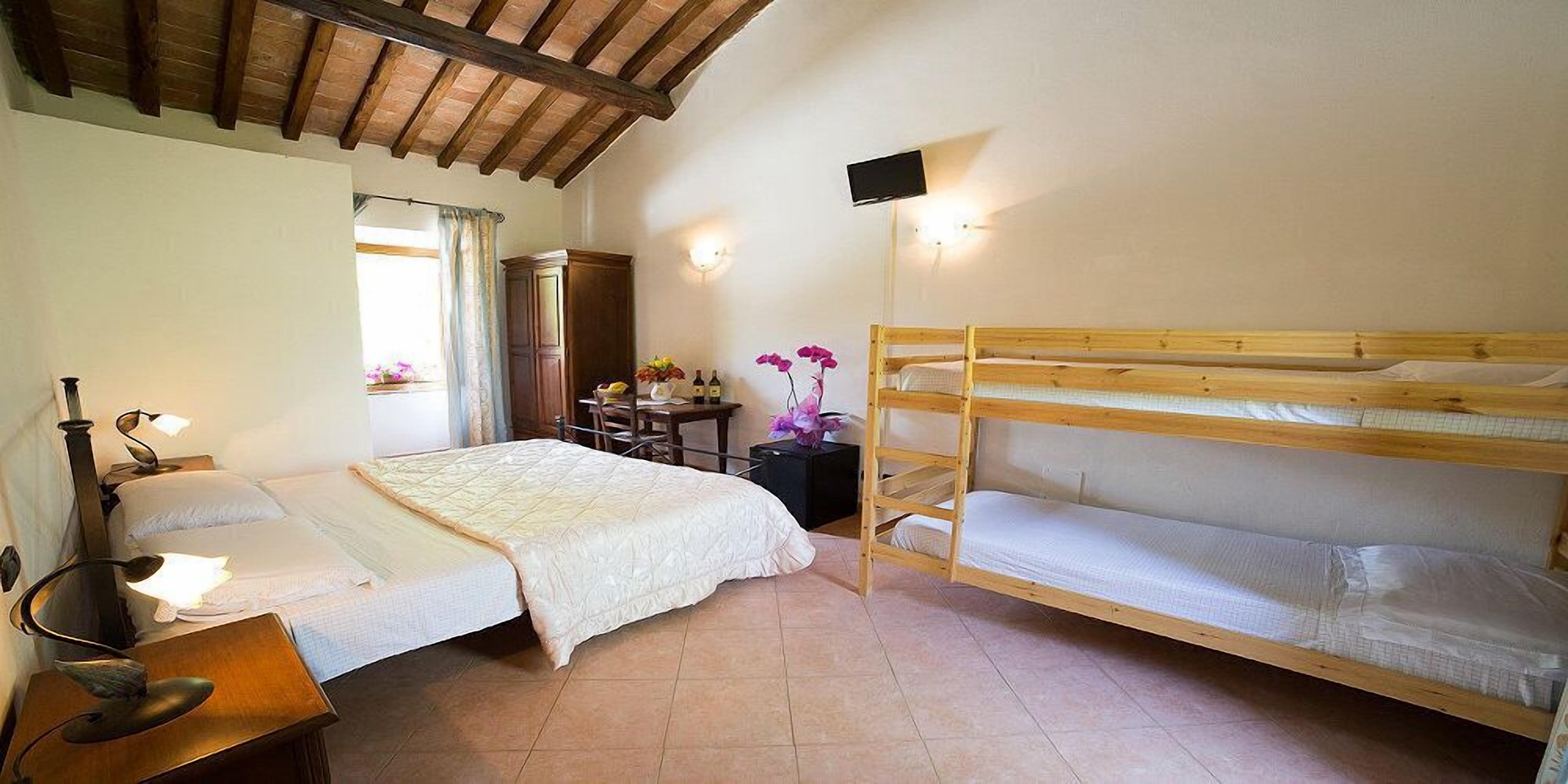 Chambre Quadruple, salle de bains attenante