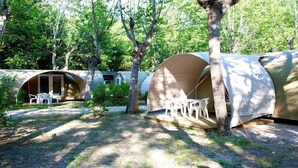 Comfort Tent, 2 Bedrooms, Shared Bathroom (Coco Sweet Tent) | Terrace/patio - Camping dei Tigli (Viareggio)