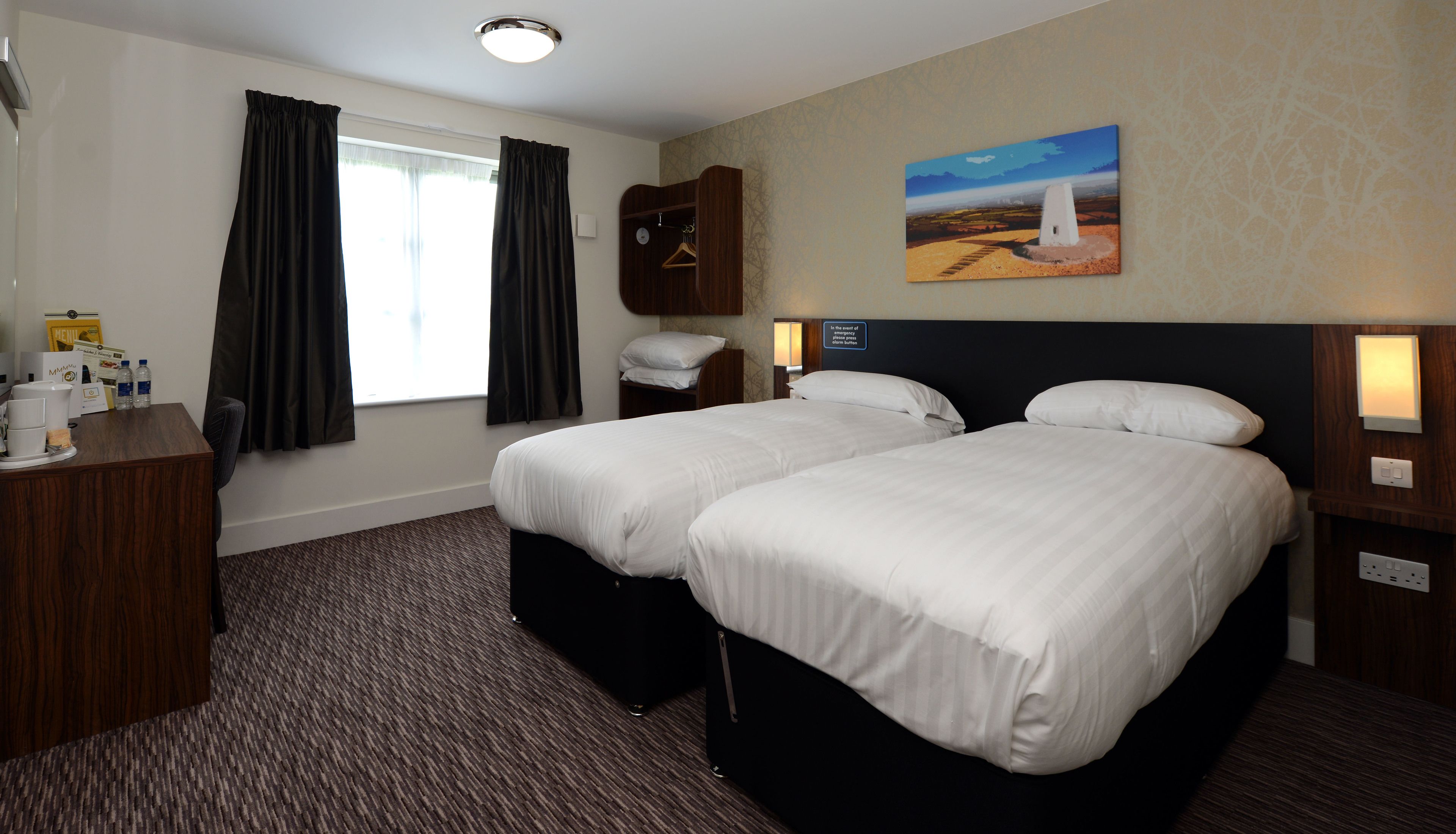 Double or Twin Room | Desk, iron/ironing board (on request), WiFi (free), bed sheets