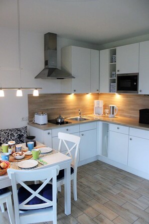 Kühlschrank, Mikrowelle, Geschirrspüler