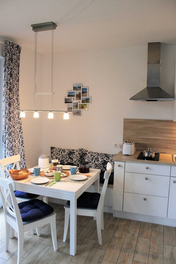 Dining - Parkstraße 14 WE 01 - Windflüchter - 3-room apartment (Börgerende-Rethwisch)