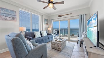 Familienapartment, 2 Schlafzimmer, Balkon, Strandblick | Wohnzimmer