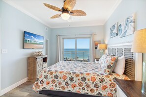 Familie appartement, 2 slaapkamers, balkon, uitzicht op het strand | 2 slaapkamers, individueel gedecoreerd, individueel gemeubileerd