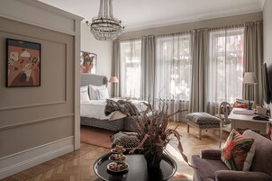 Ropa de cama de alta calidad y minibar 