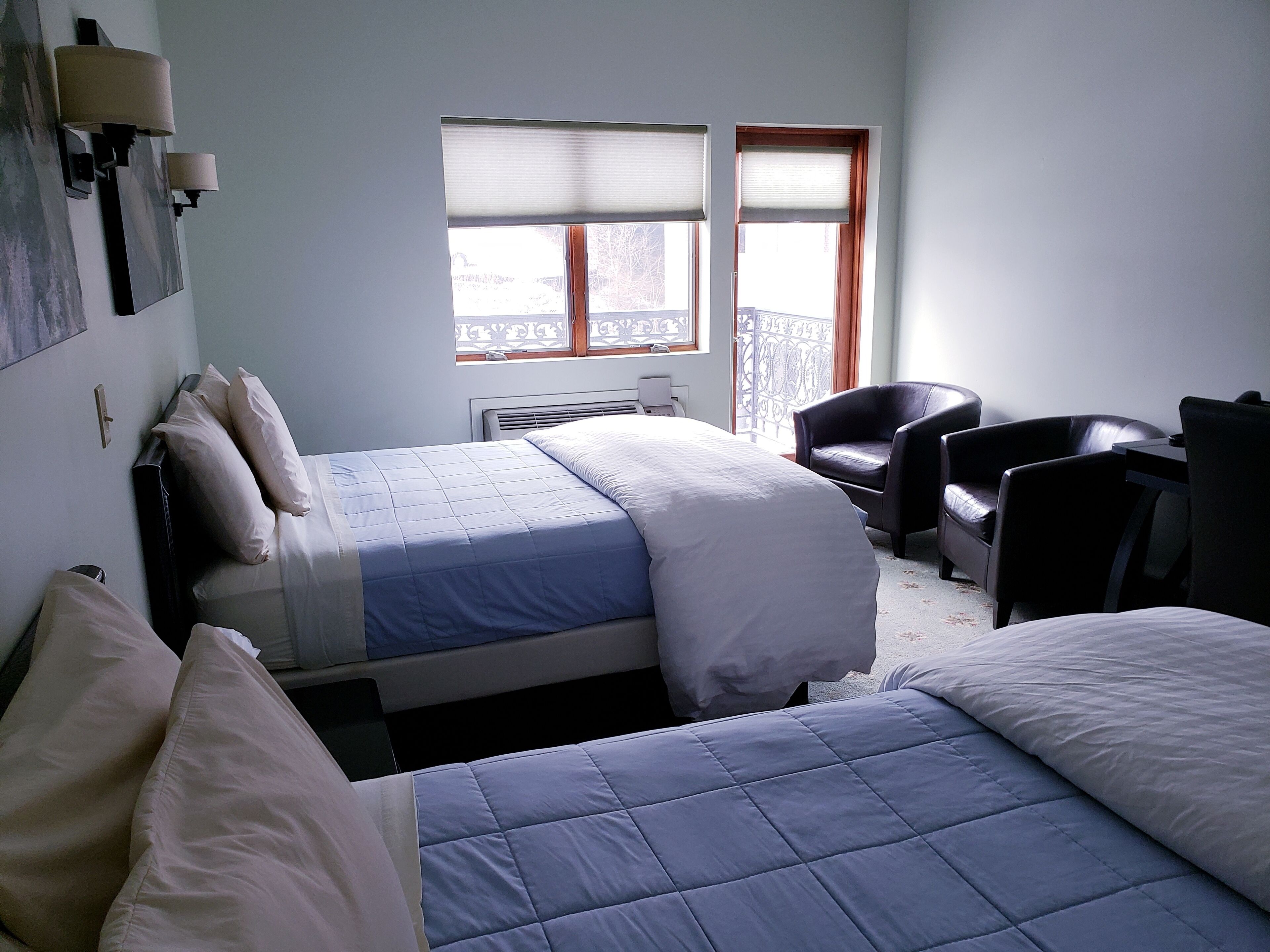deluxe quadruple room 305 | hypo-allergenic bedding, iron/ironing board, free wifi, bed sheets