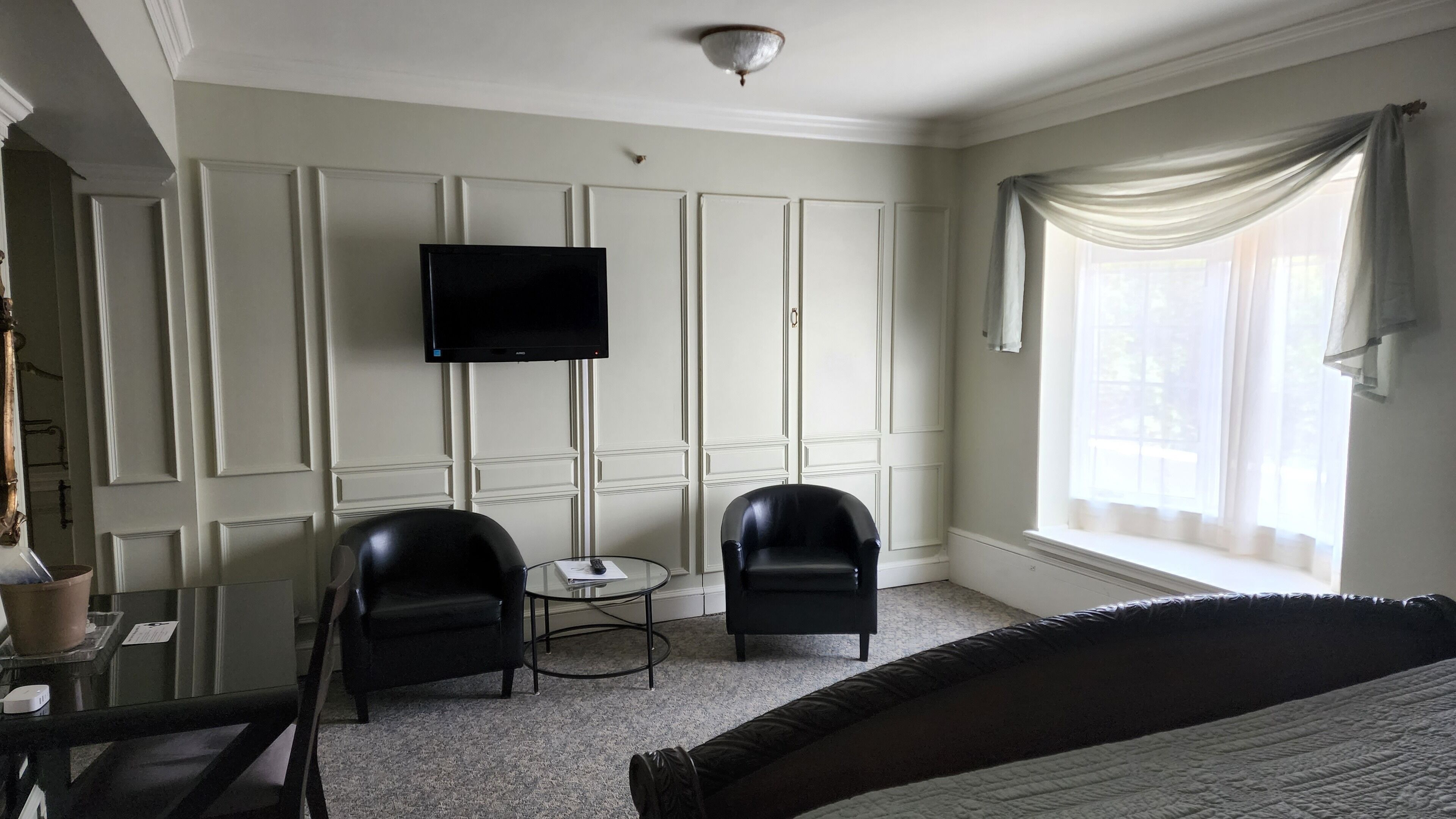 deluxe double room 333 | street view